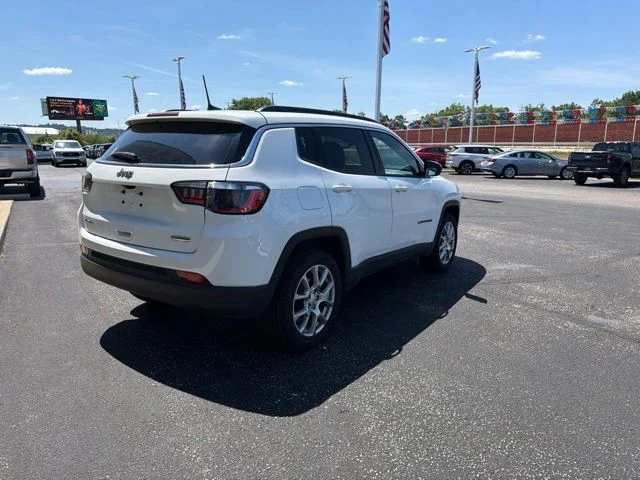 Certified Used 2023 Bright White Clearcoat Jeep Latitude Lux image 3