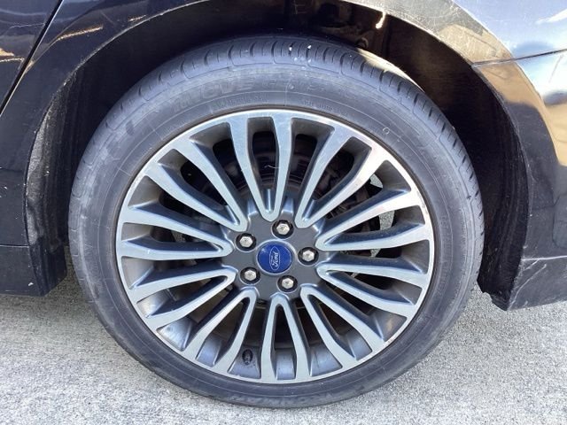 Used 2017 Shadow Black Ford SE image 6