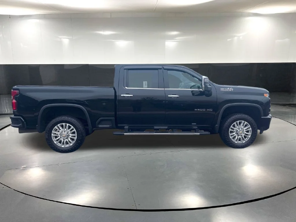 Certified Used 2022 Black Chevrolet High Country image 3