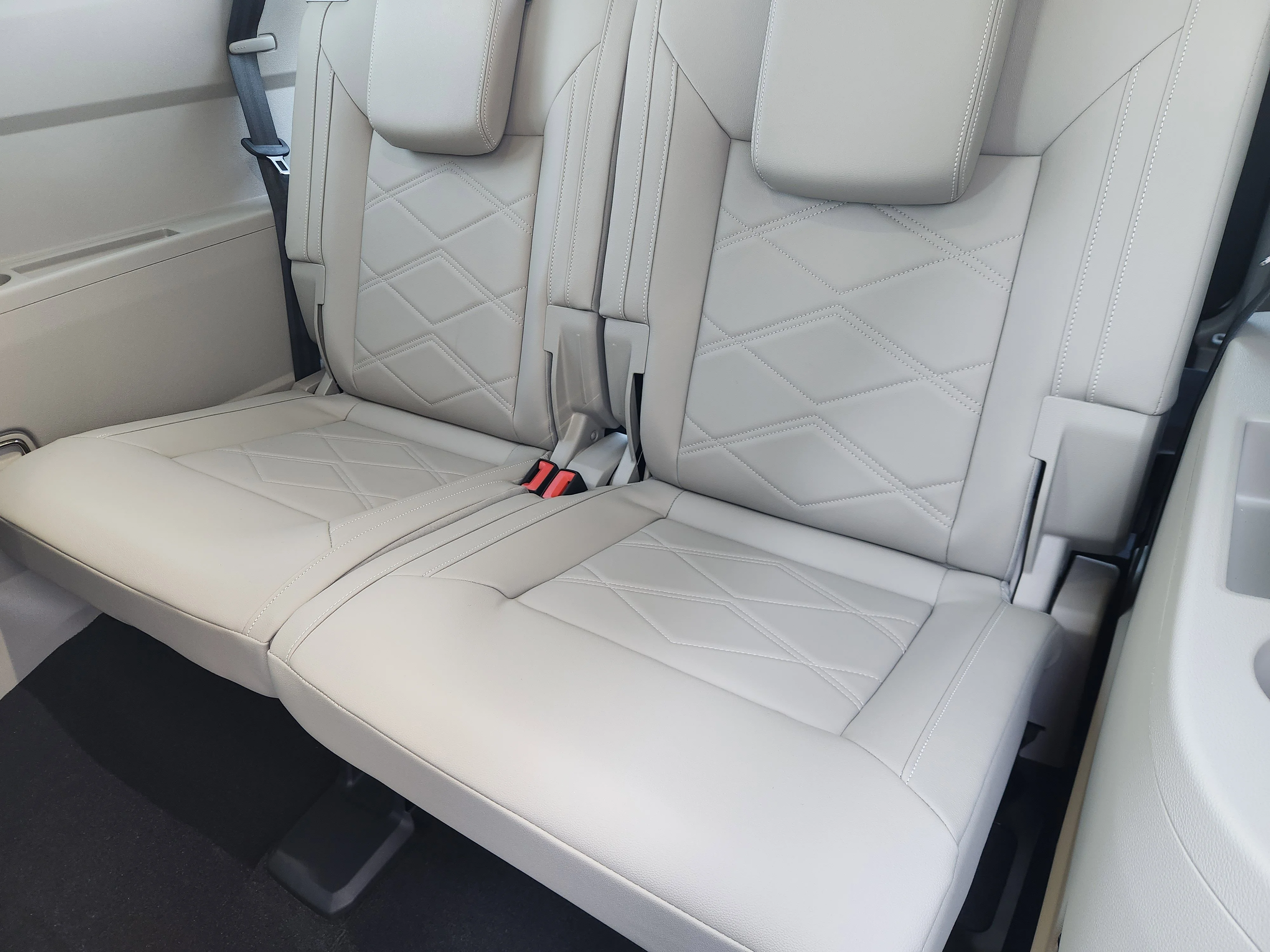 2026 Volkswagen Atlas SE w/Tech - Photo 25