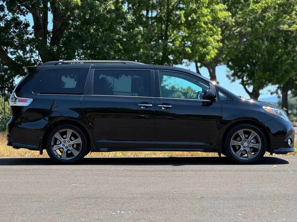 Used 2016 Midnight Black Metallic Toyota SE Premium image 8