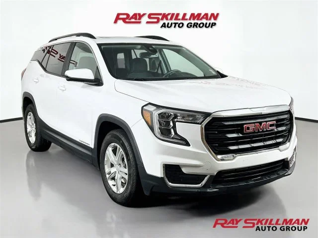 Used 2023 White GMC SLE image 1
