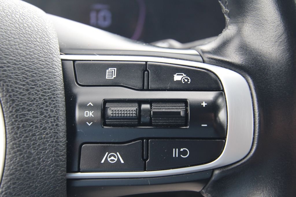 Used 2023 Black Kia X-Line image 22