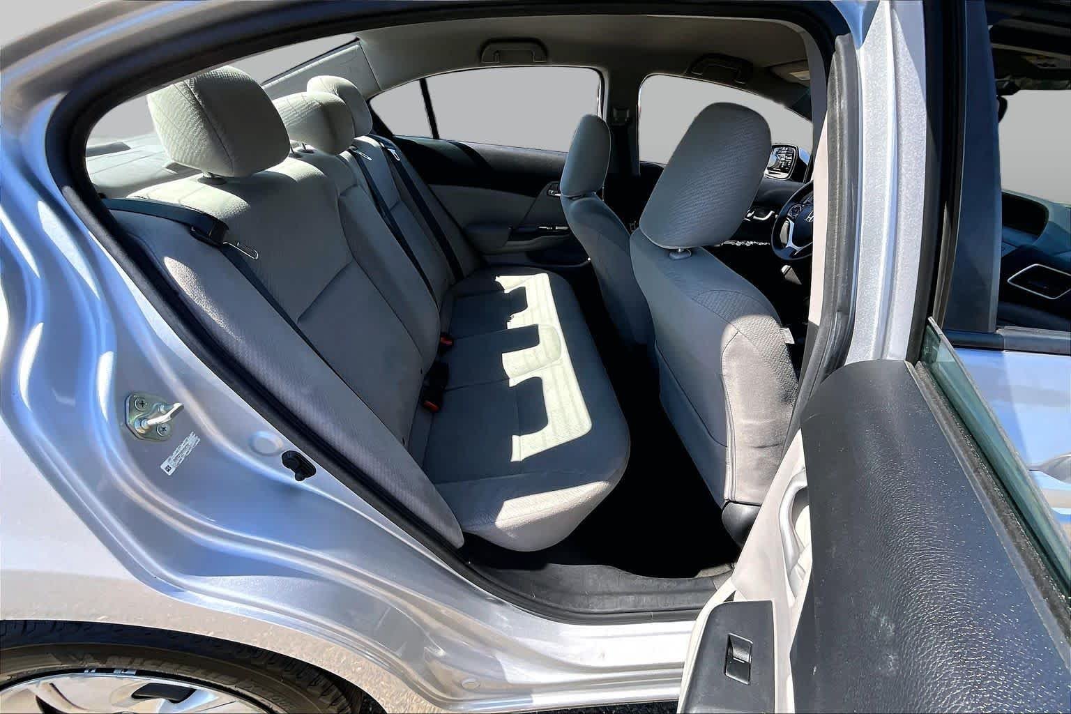 Used 2013 Alabaster Silver Metallic Honda LX image 19