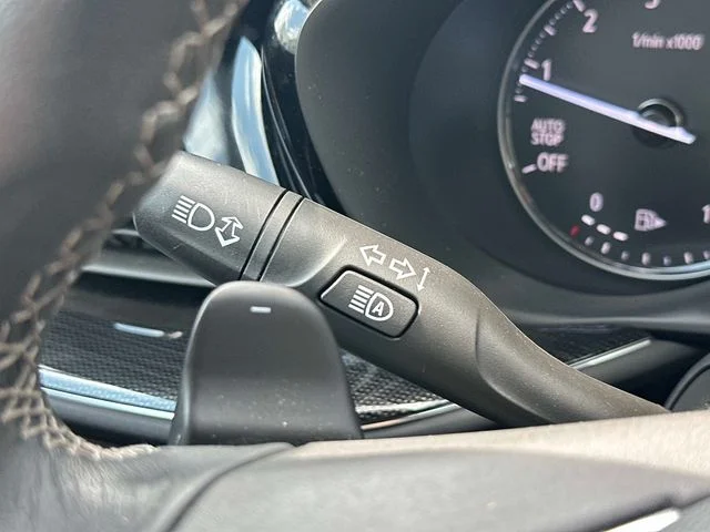 Used 2021 Blue Buick Essence image 25