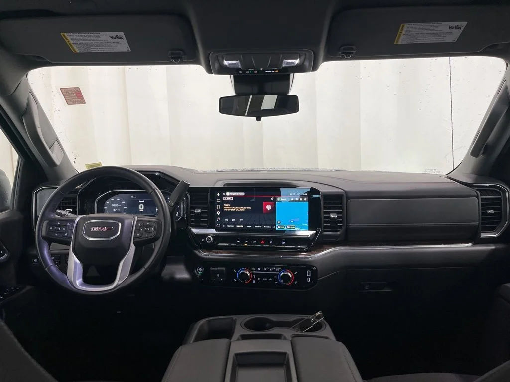 Used 2023 Silver GMC Elevation image 17