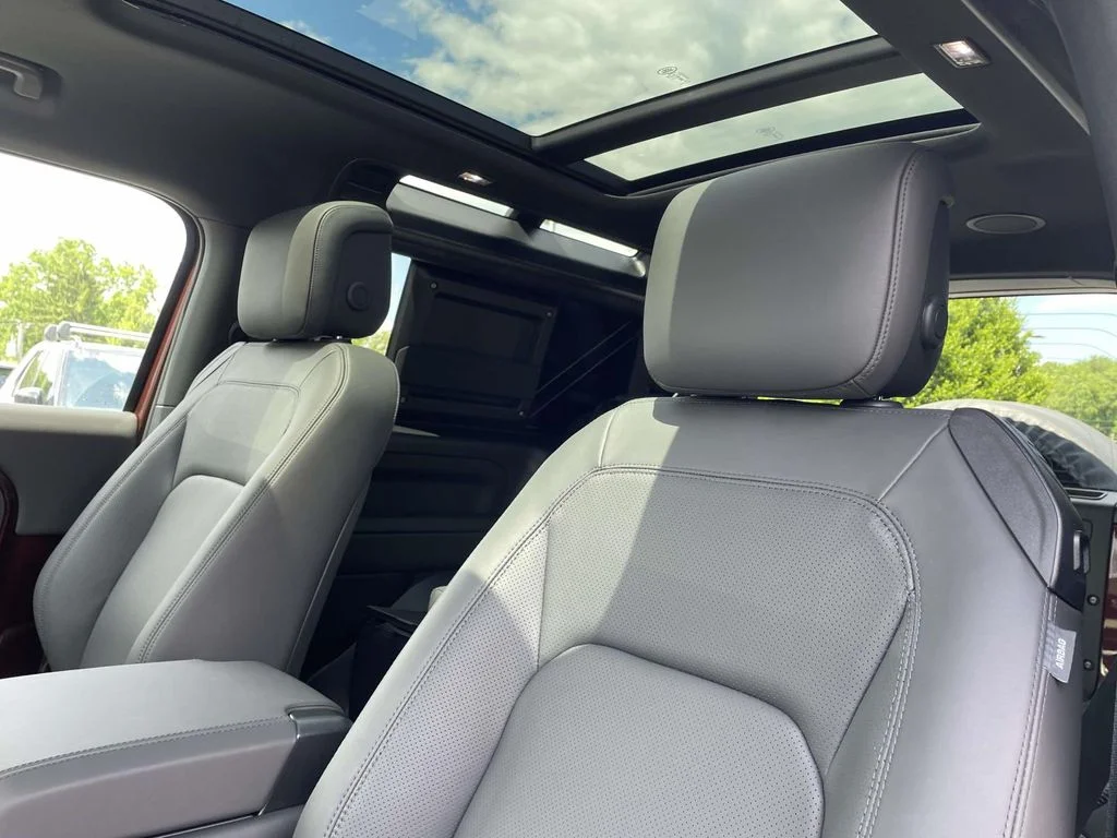 New 2026 Sedona Red Land Rover X-Dynamic SE image 16