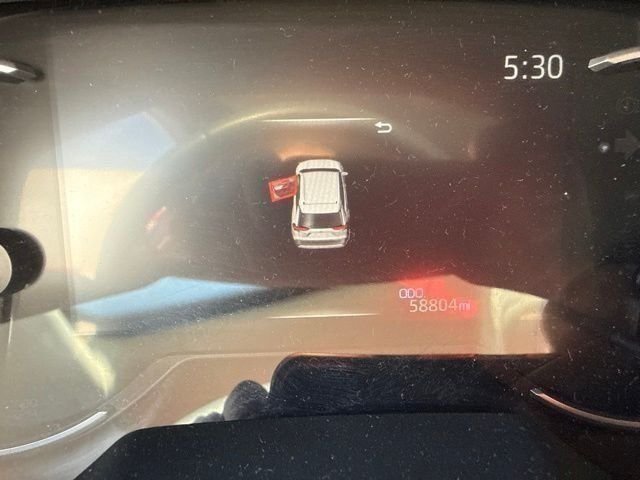 Used 2025  Toyota XLE Premium image 8
