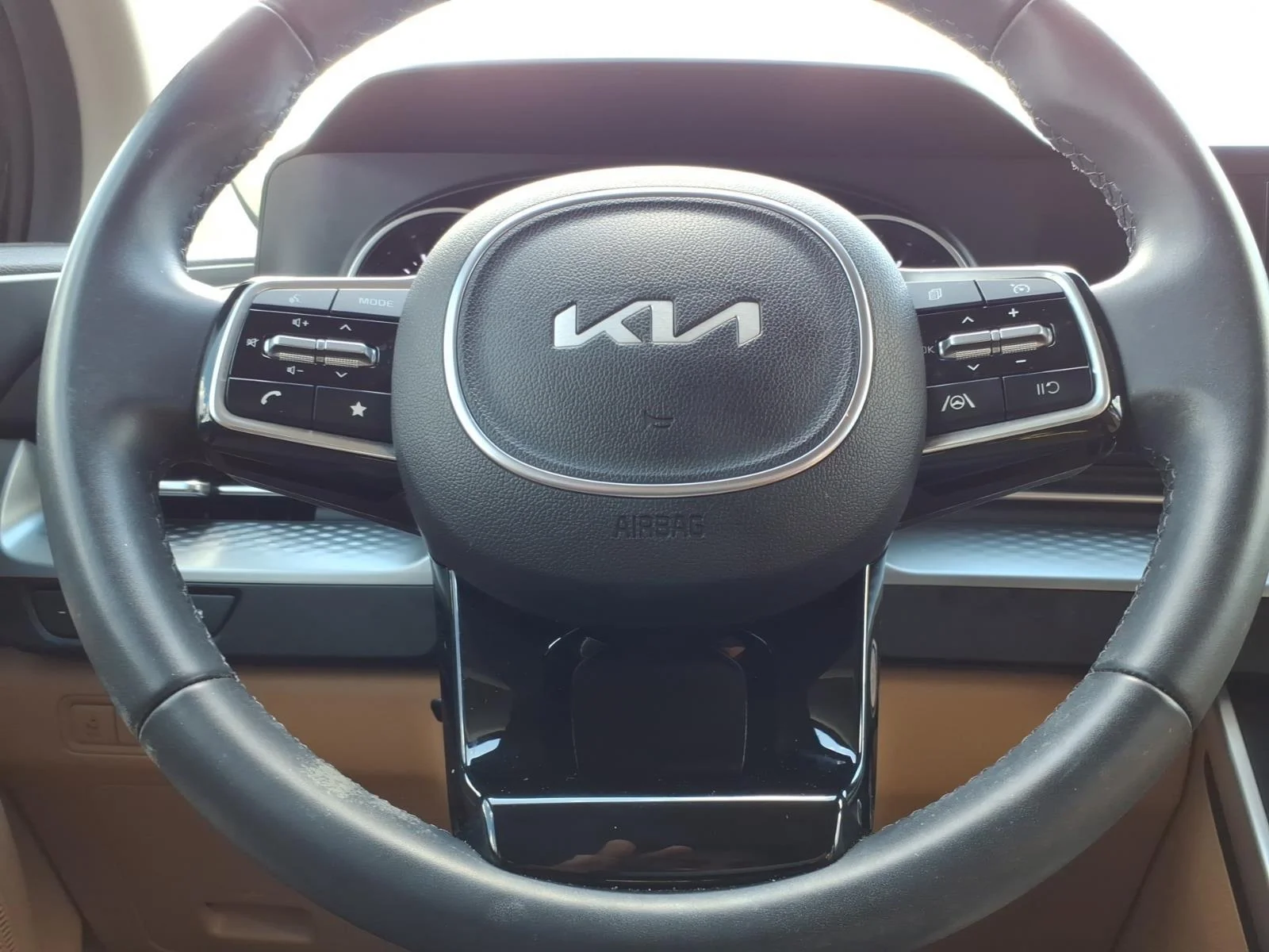 Used 2023 Aurora Black Pearl Kia LX image 26