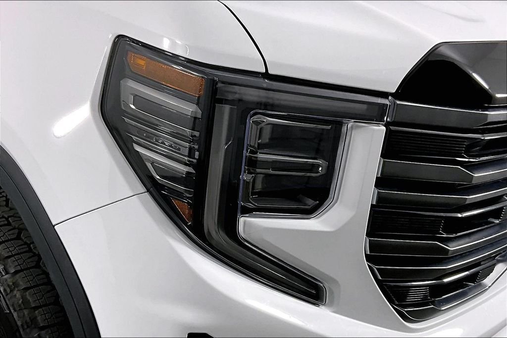 Used 2026 White GMC AT4 image 31