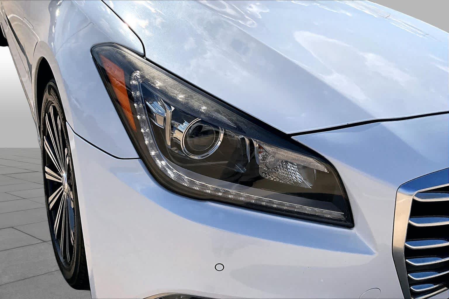 Used 2017 Casablanca White Genesis 3.8L image 28