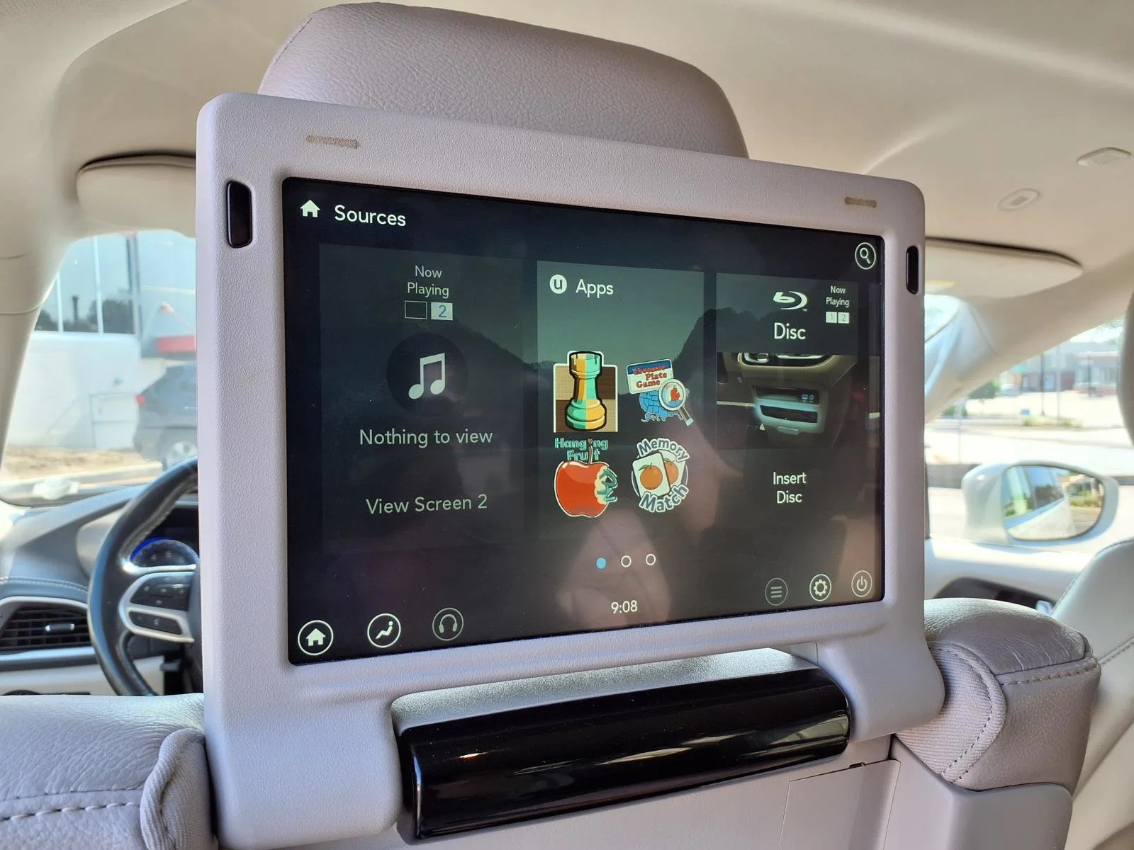 Used 2021 Luxury White Pearlcoat Chrysler Touring L image 24