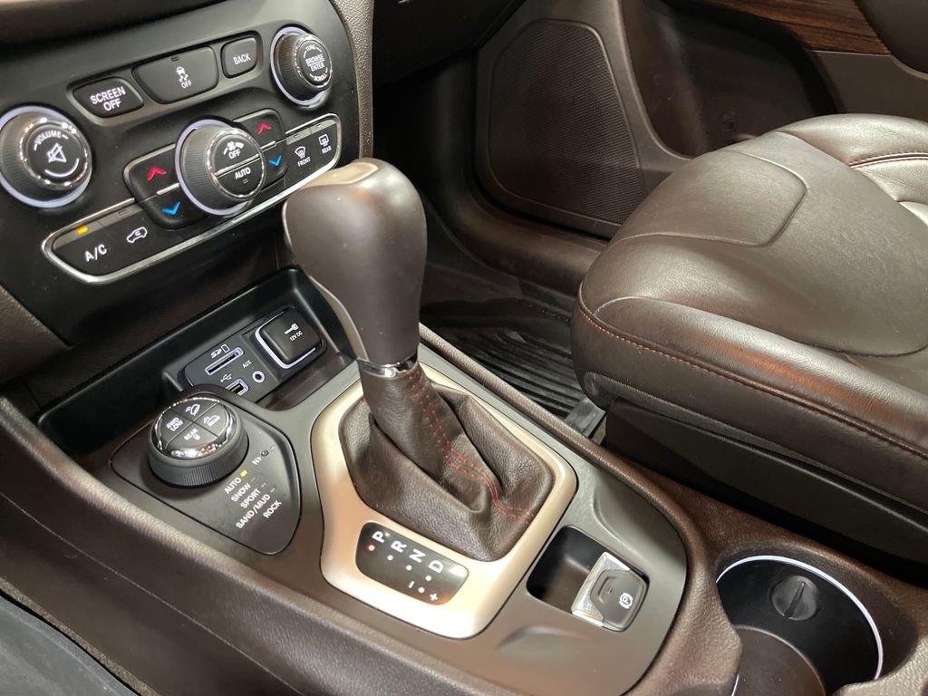 Used 2014 White Jeep Trailhawk image 23