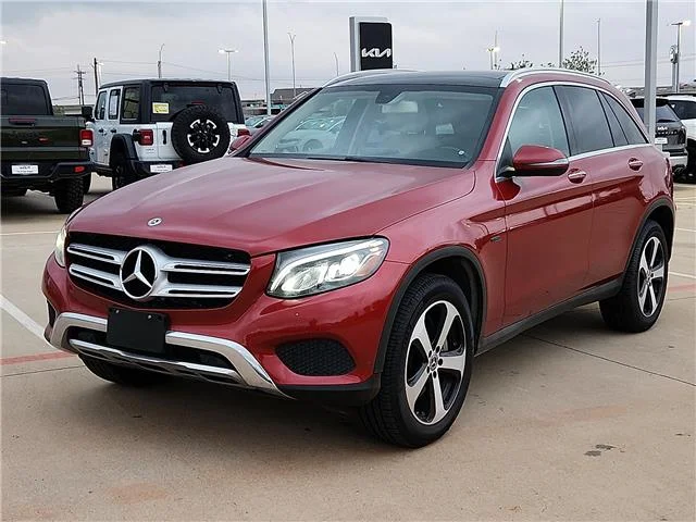 Used 2019 Designo Cardinal Red Metallic Mercedes-Benz GLC 350e All-wheel Drive 4MATIC® image 1