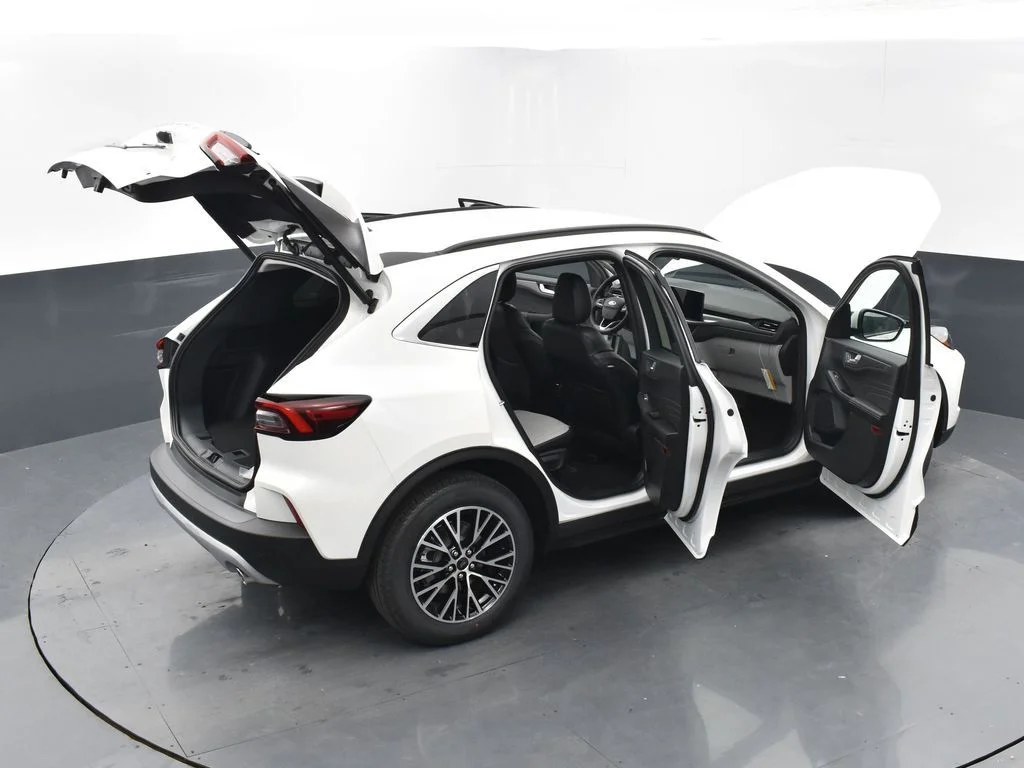 New 2025 White Ford Base image 42