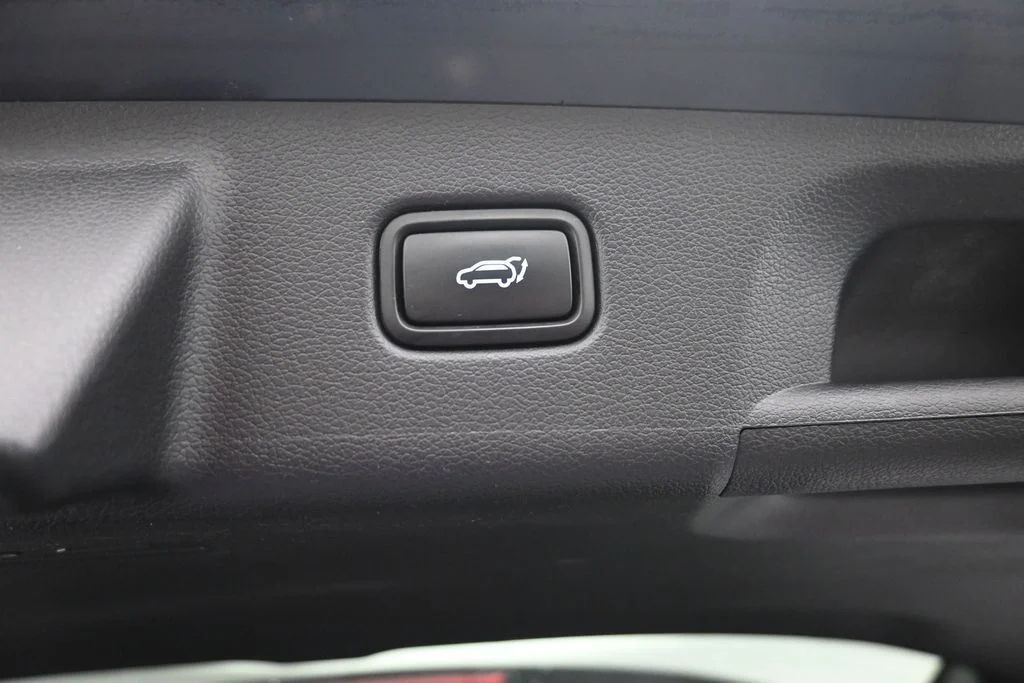 Used 2022 White Hyundai SEL image 13