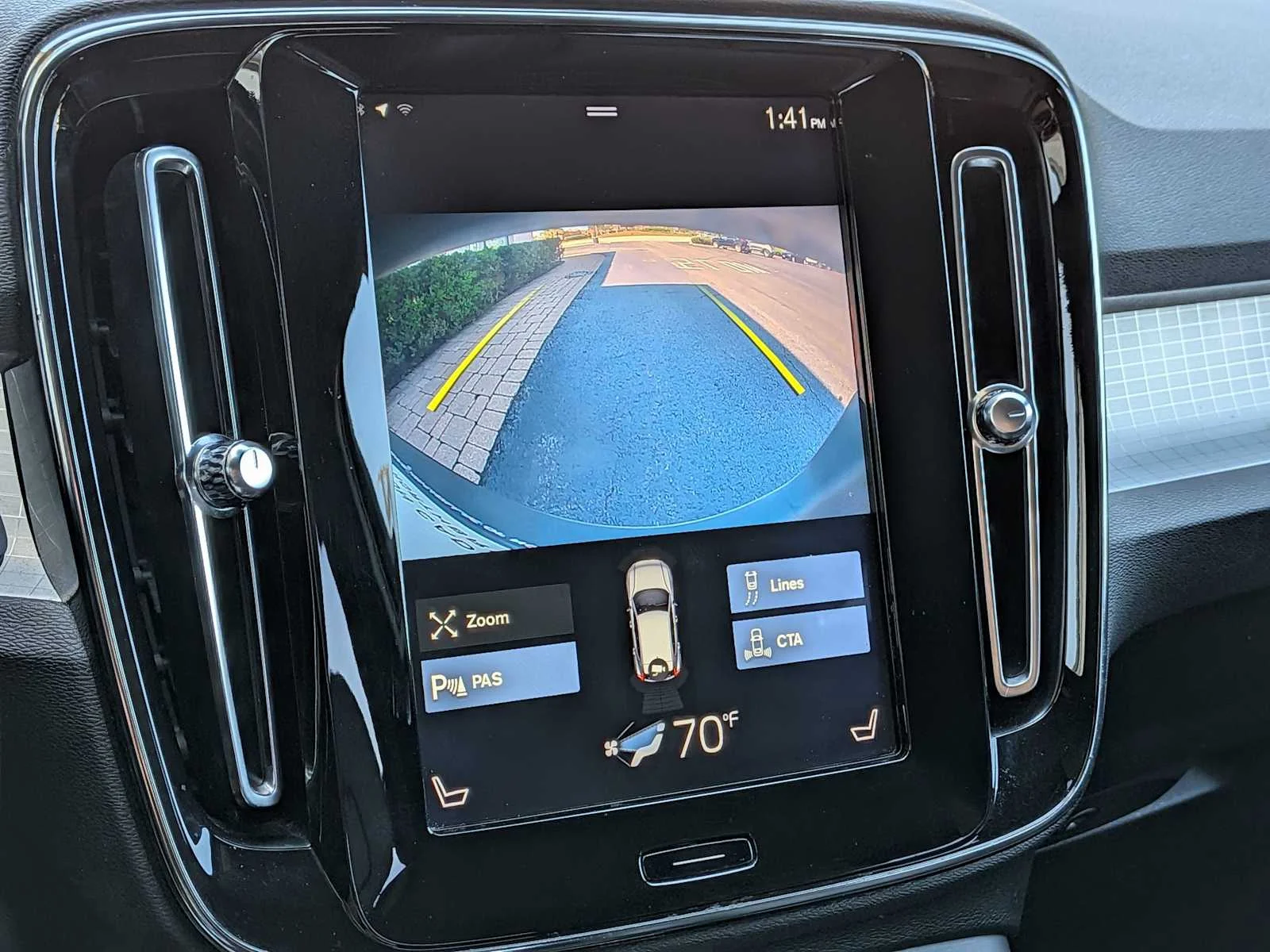 Used 2020 White Volvo Momentum image 19