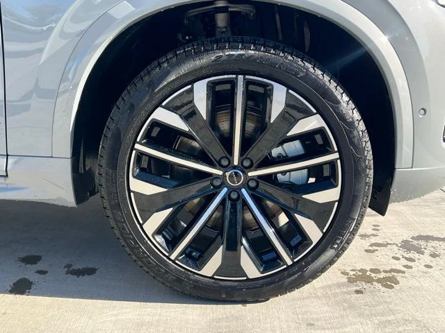 2026 Volvo XC90 Plus - Photo 9