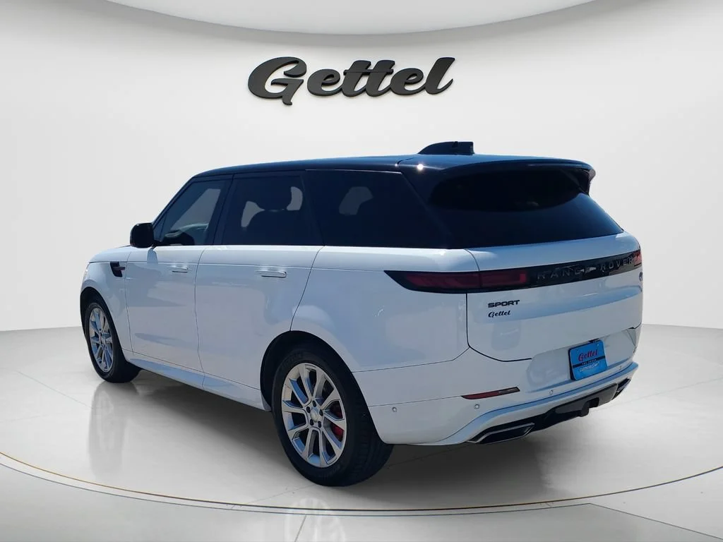 Used 2023 White Land Rover SE Dynamic image 7