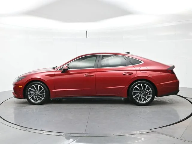 Used 2023 Ultimate Red Hyundai Limited image 4