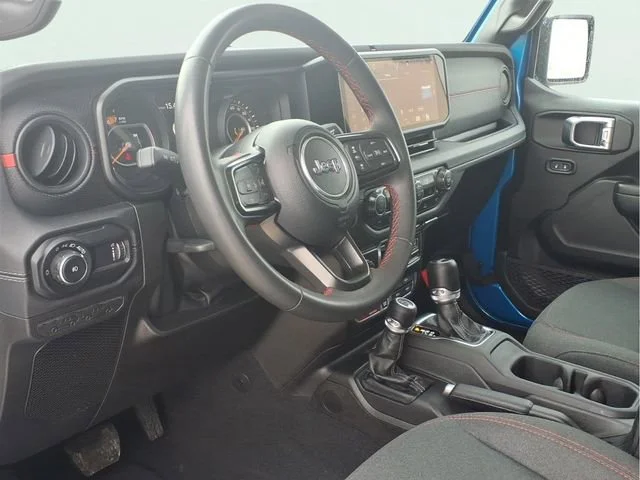Used 2024  Jeep Rubicon image 8