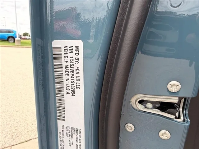 New 2026 Steel Blue Exterior Paint Jeep Limited Reserve image 28