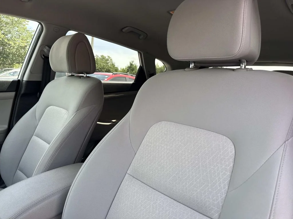 Used 2017  Hyundai Sport image 25