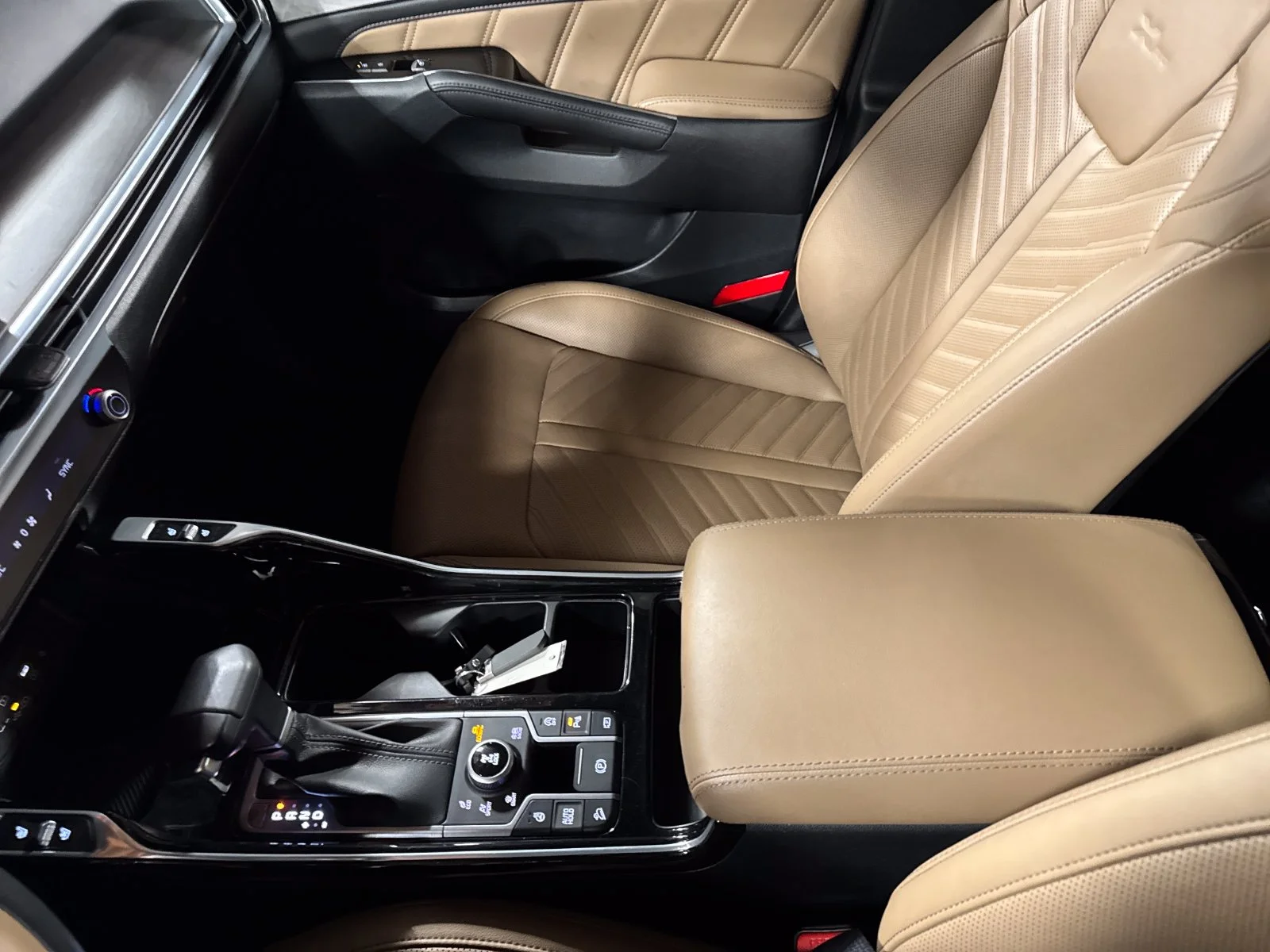 Used 2024 Brown Kia X-Pro SX Prestige image 23