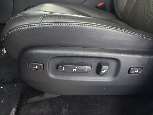 Used 2018 Onyx Black Lexus 570 image 32