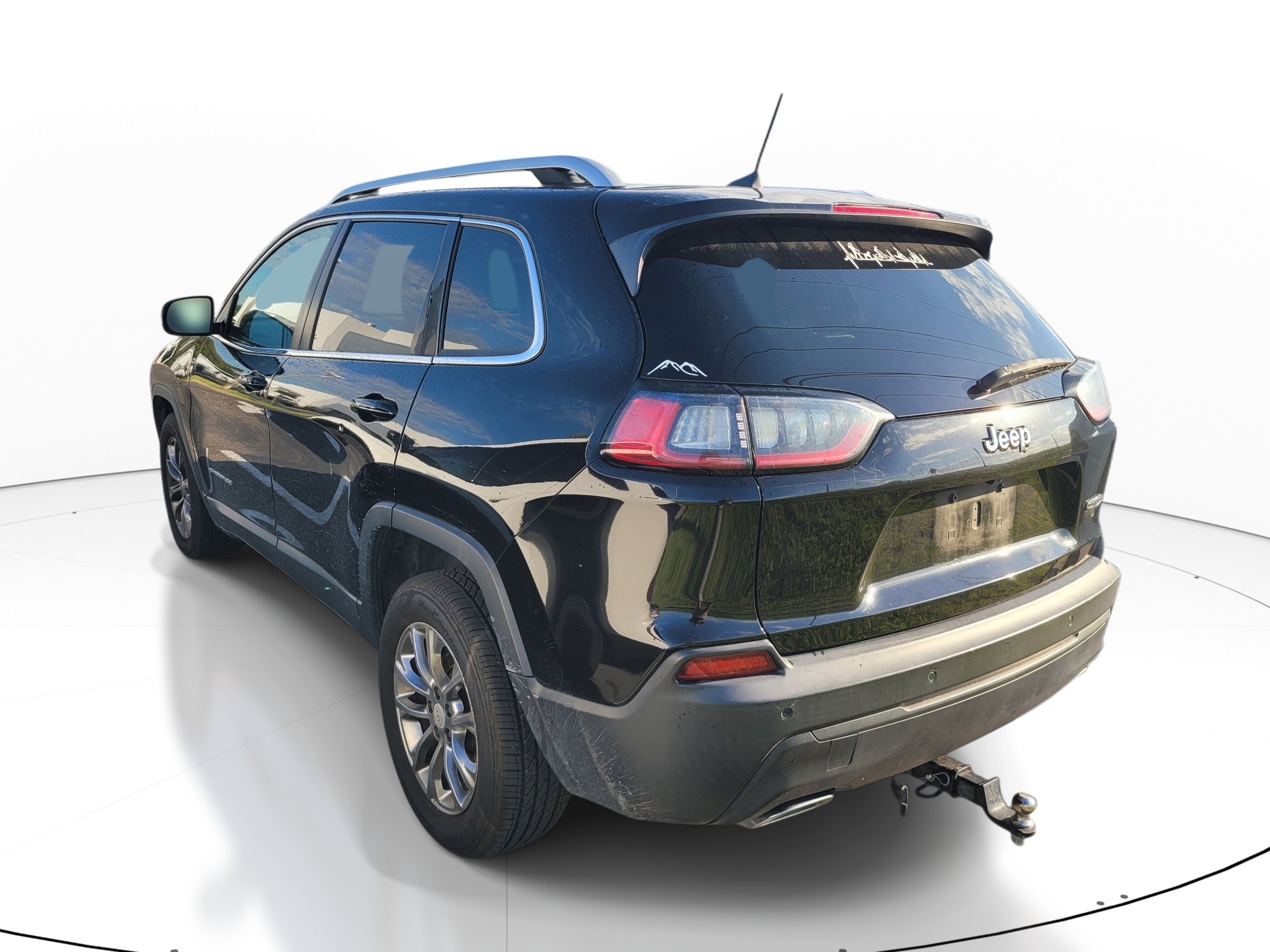 Used 2021 Diamond Black Crystal Pearlcoat Jeep Latitude Lux image 6