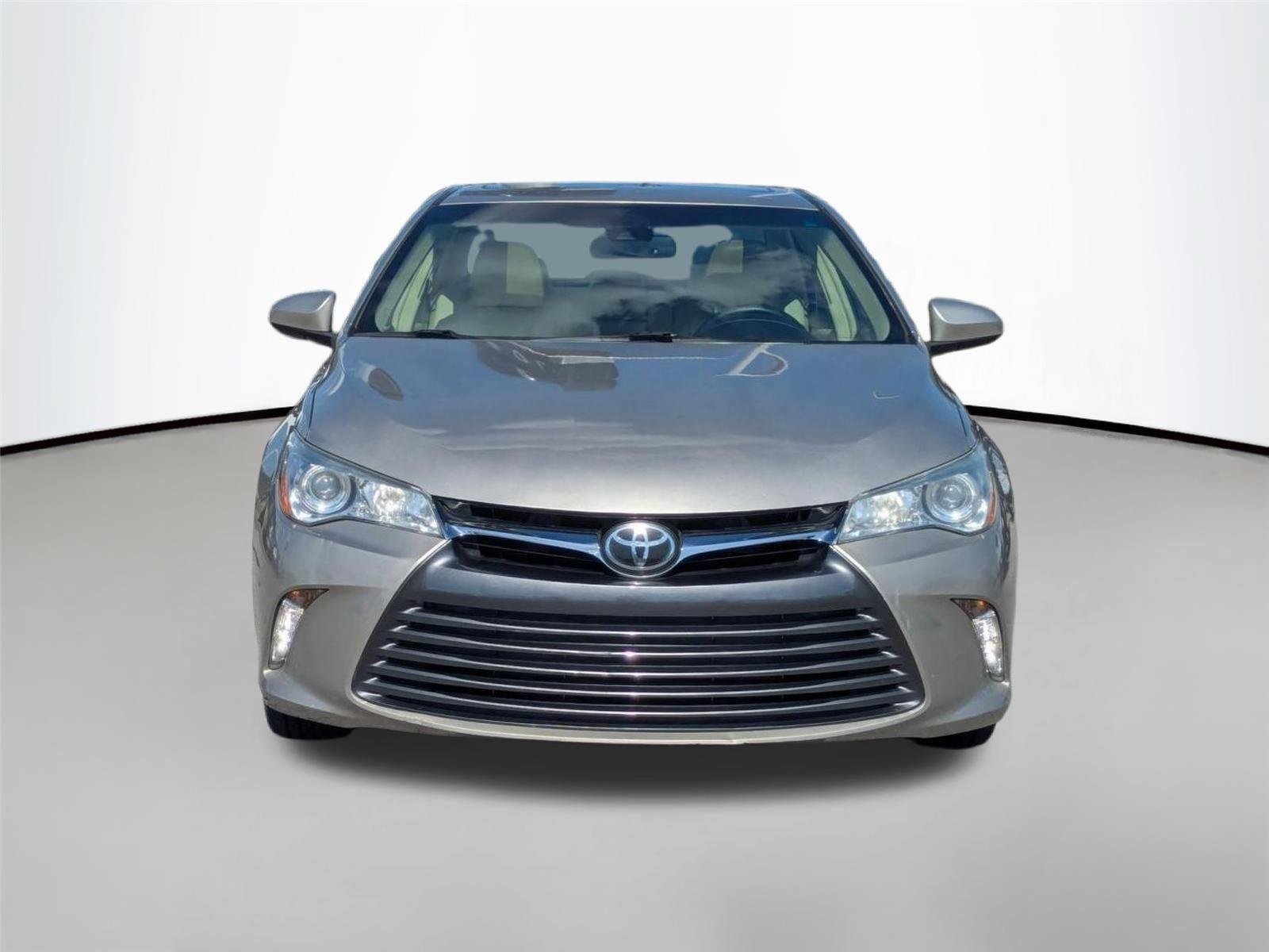 Used 2017 Creme Brulee Mica Toyota XLE image 3