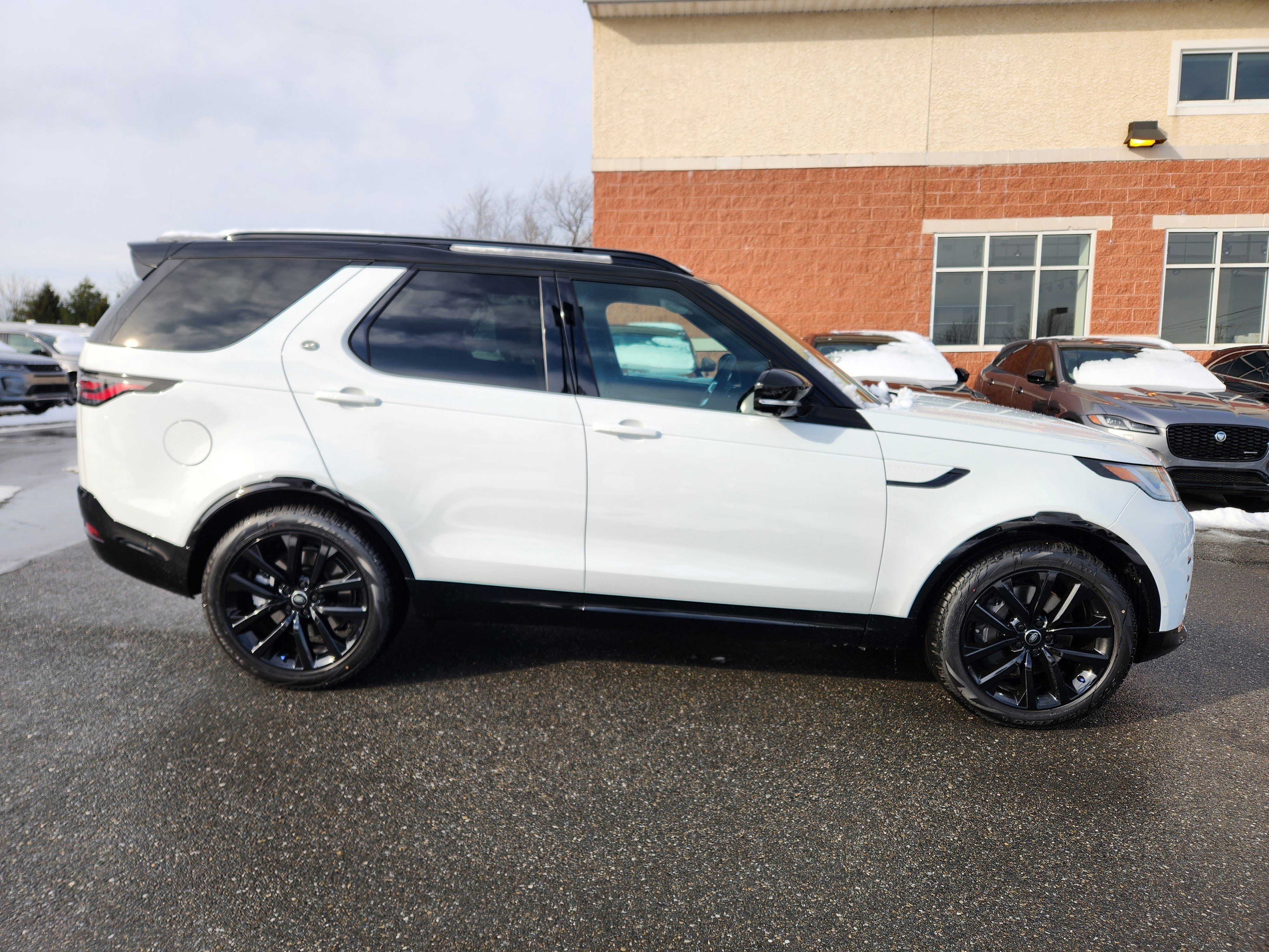 2026 Land Rover Discovery Gemini Edition - Photo 6