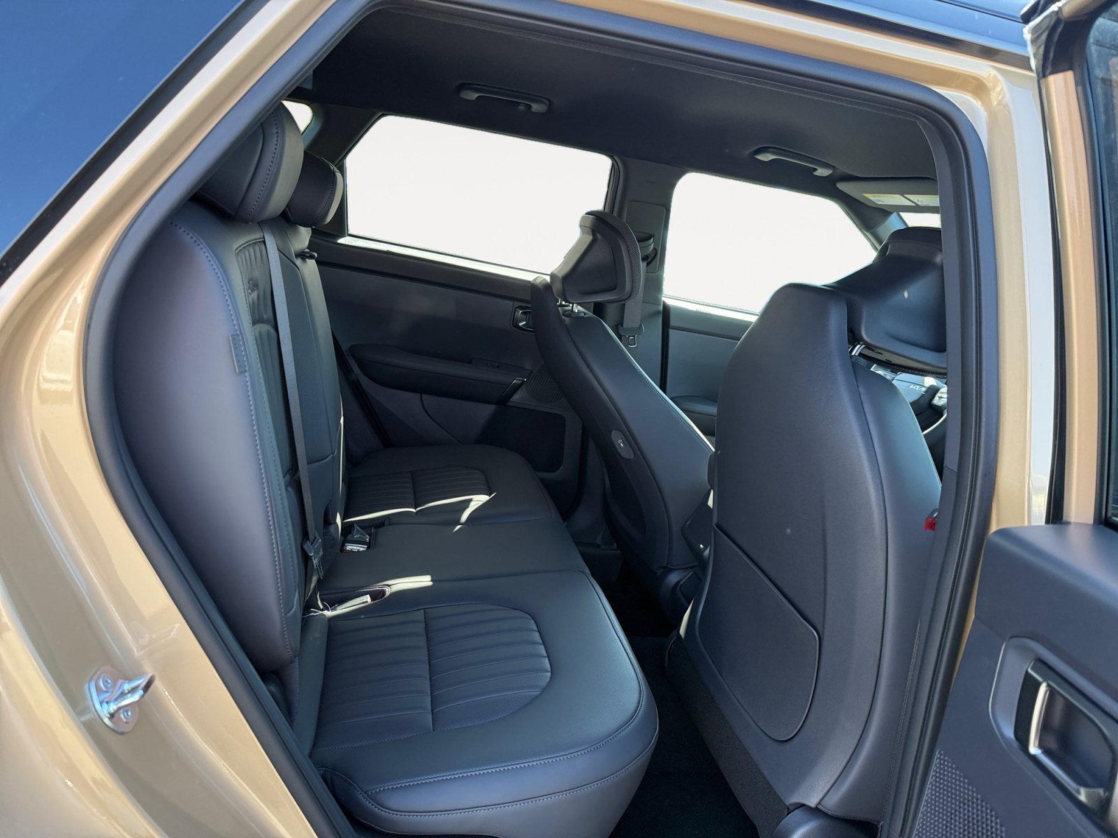 New 2027 Terrain Brown / Black Roof Kia X-Line S image 18