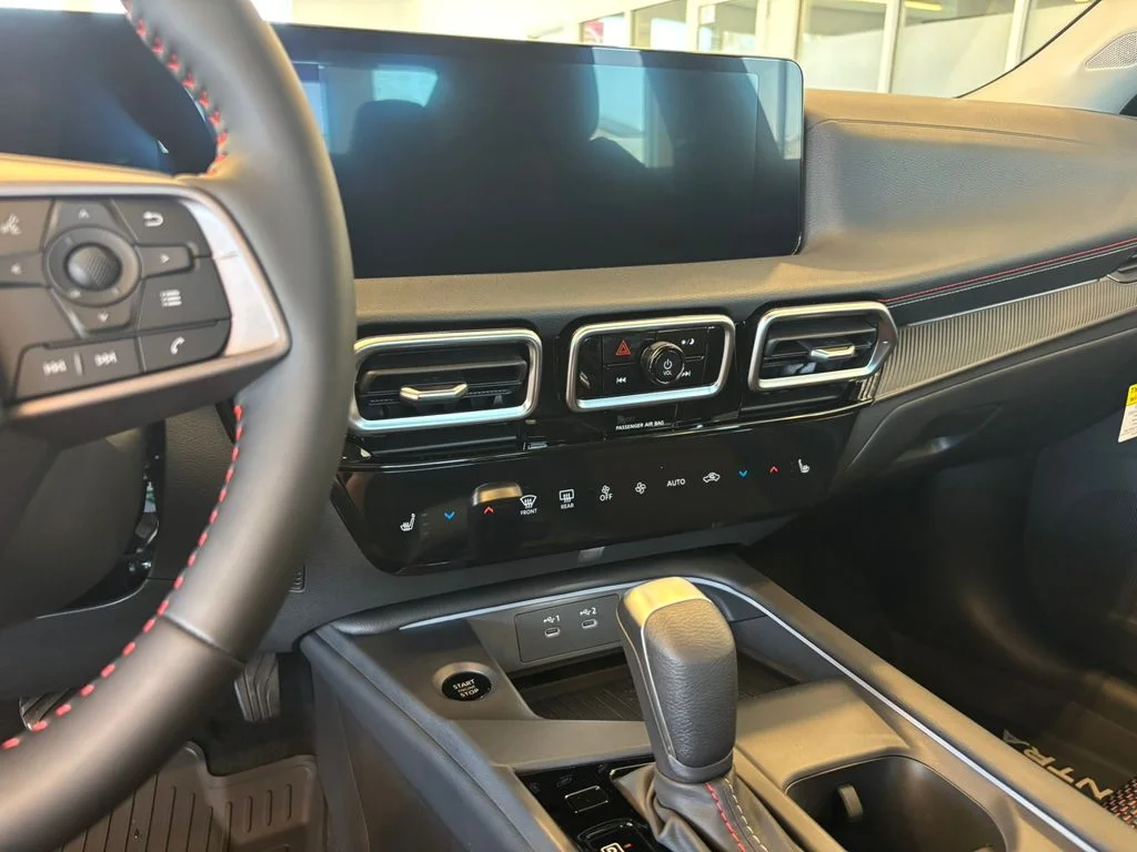 New 2026 Atlantic Gray Metallic / Super Black Two-tone Nissan SR image 17