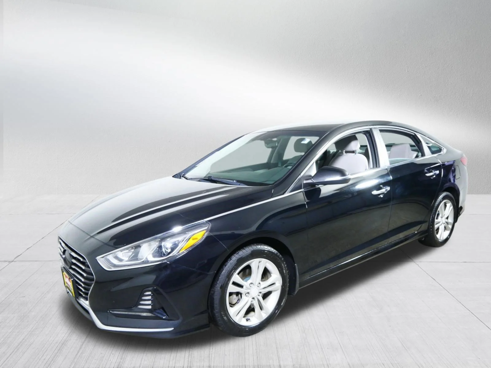 Used 2018 Phantom Black Hyundai SEL image 3