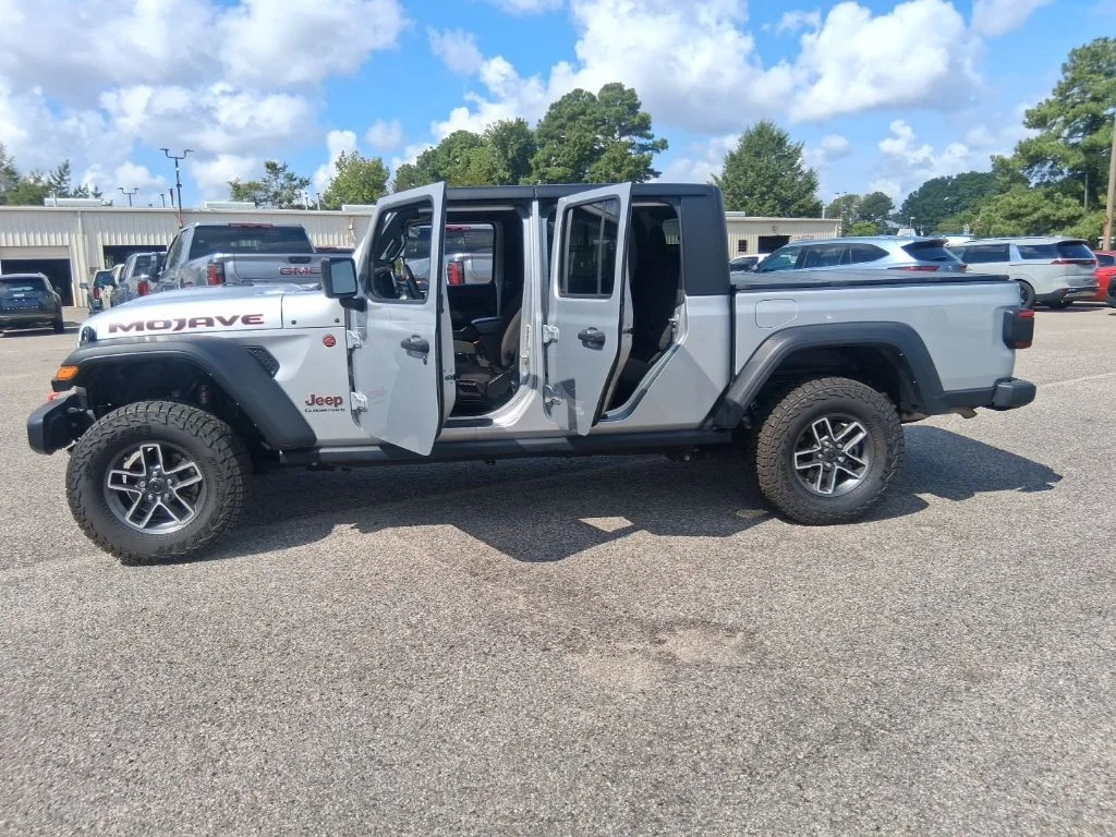 Used 2024 Silver Jeep Mojave image 20