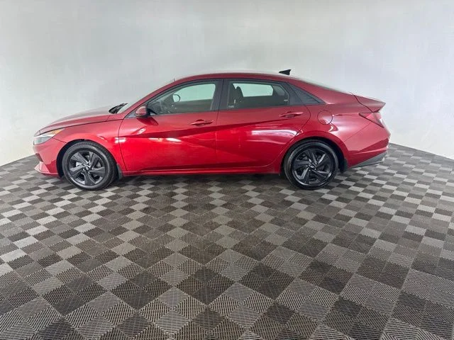 Used 2023 Red Hyundai SEL image 8