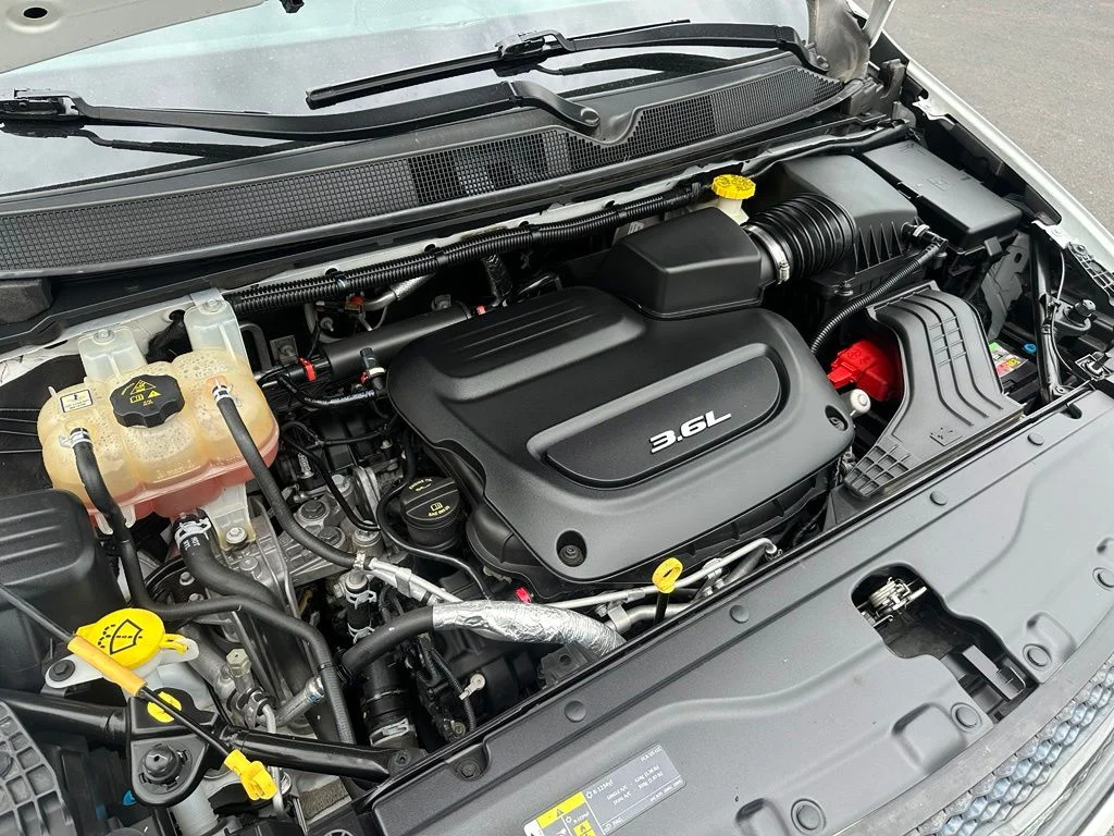 Used 2018 White Chrysler Touring L image 31