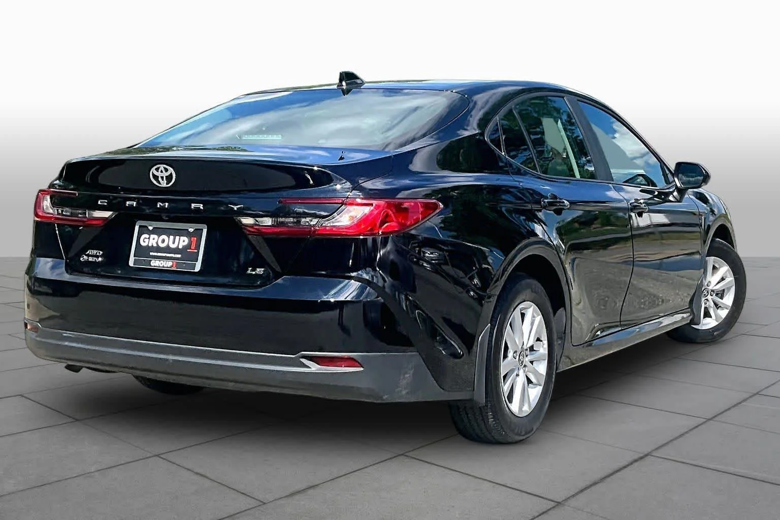 2025 Toyota Camry LE - Photo 13