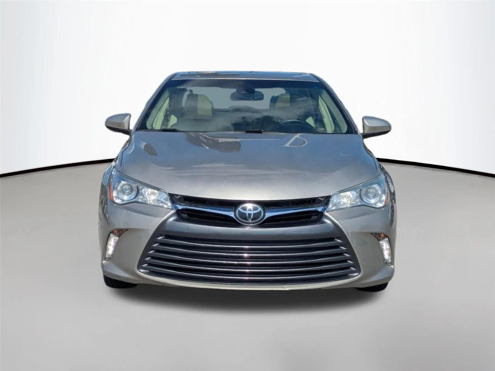 Used 2017 Creme Brulee Mica Toyota XLE image 3