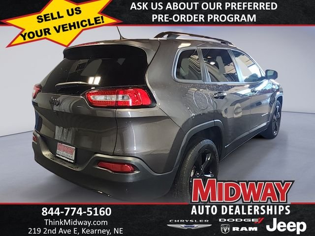 Used 2018 Gray Jeep Latitude image 5