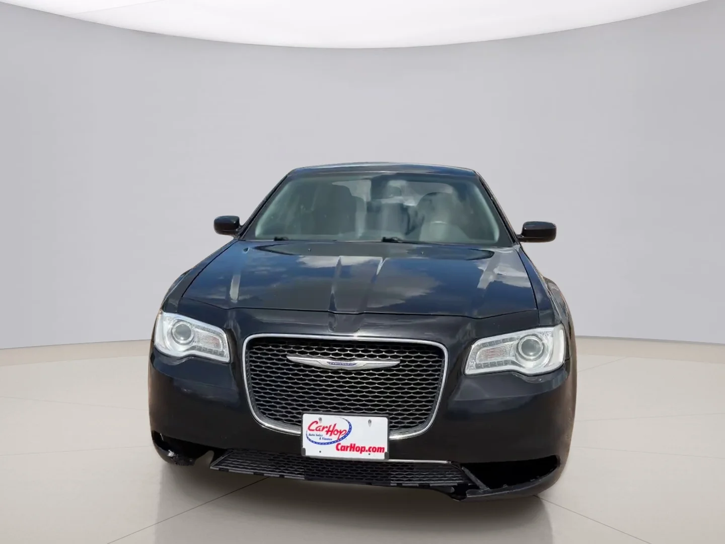 Used 2018 Black Chrysler TOURING image 8