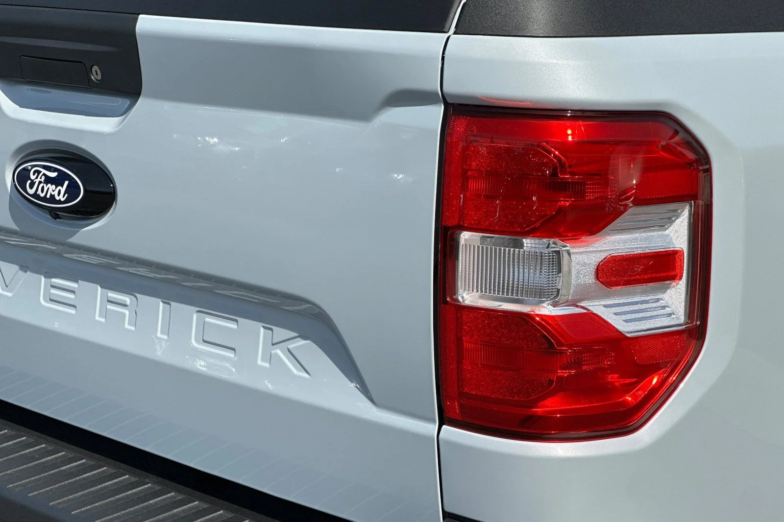 New 2026 Space White Metallic Ford XLT image 24