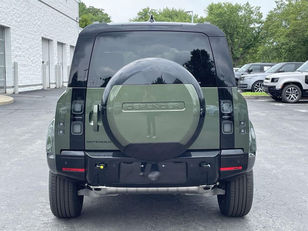 New 2026 Woolstone Green Land Rover X-Dynamic SE image 5