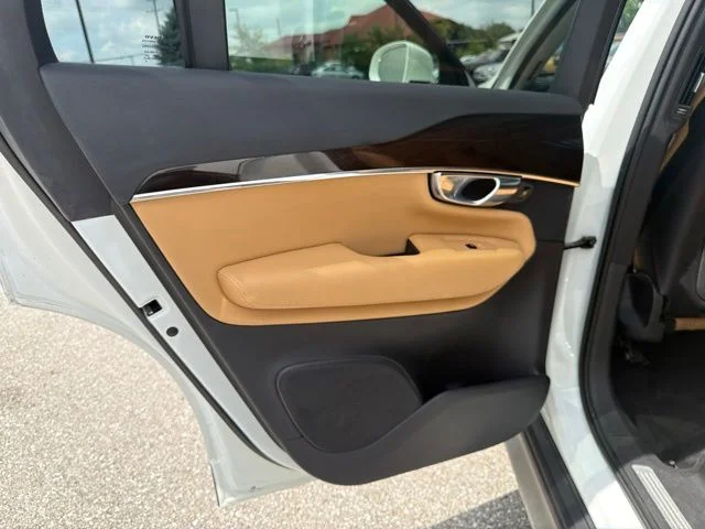 Used 2016 White Volvo T6 Momentum image 25