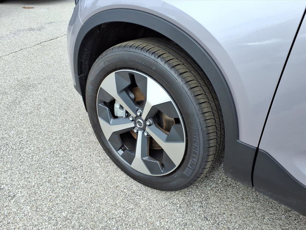 New 2026 Aurora Silver Volvo Core image 9