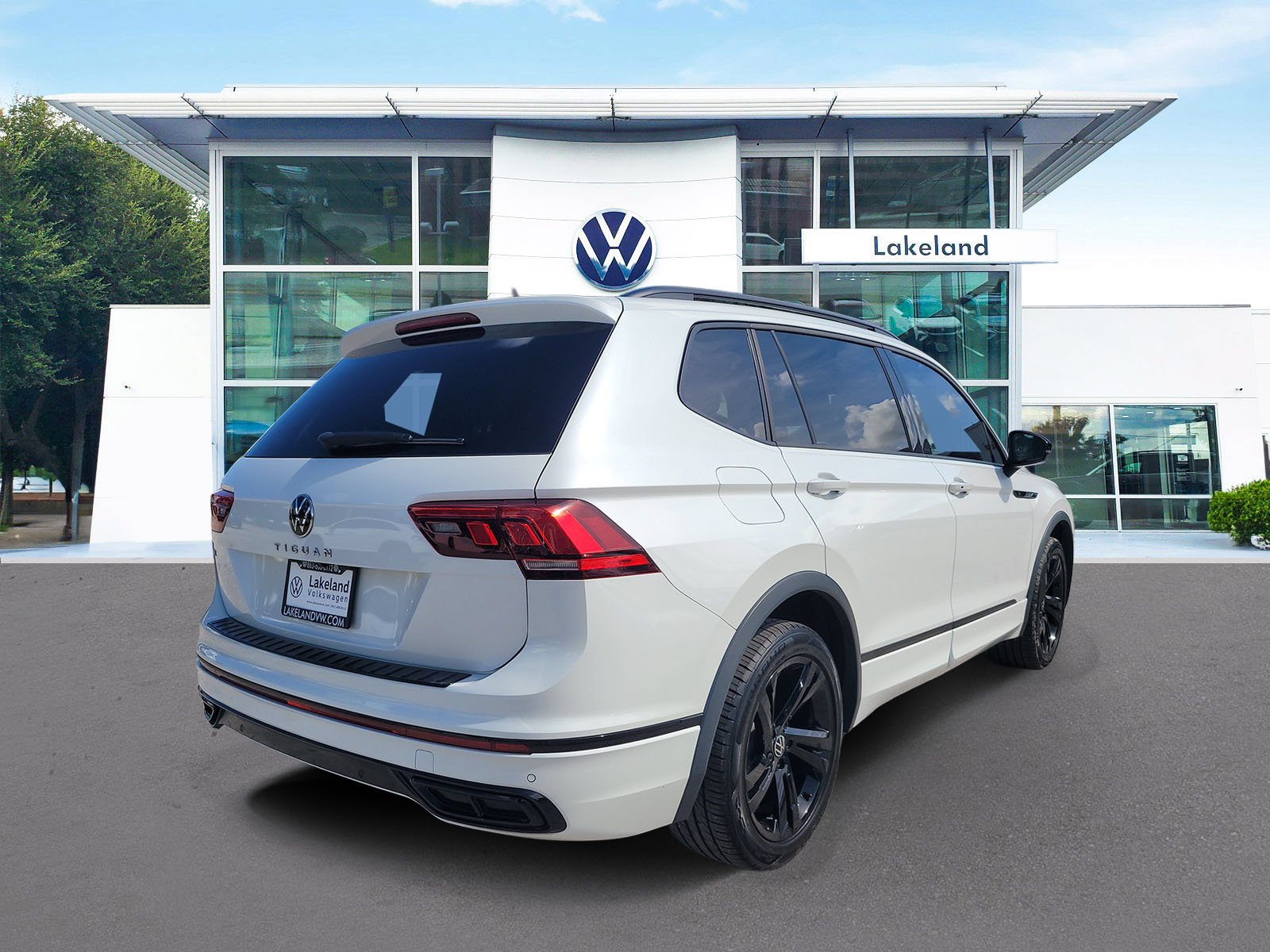Used 2023 White Volkswagen 2.0T SE R-Line Black image 3
