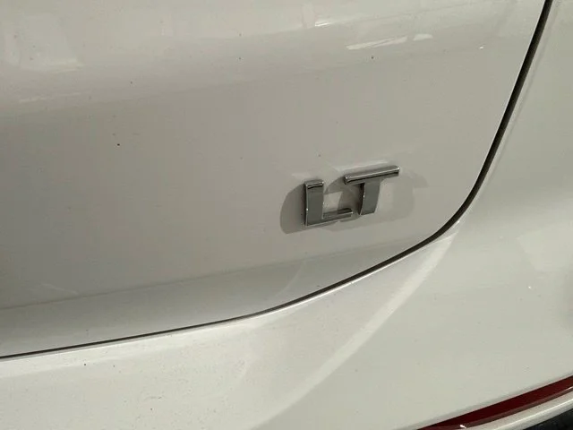 Used 2022 White Chevrolet LT image 9