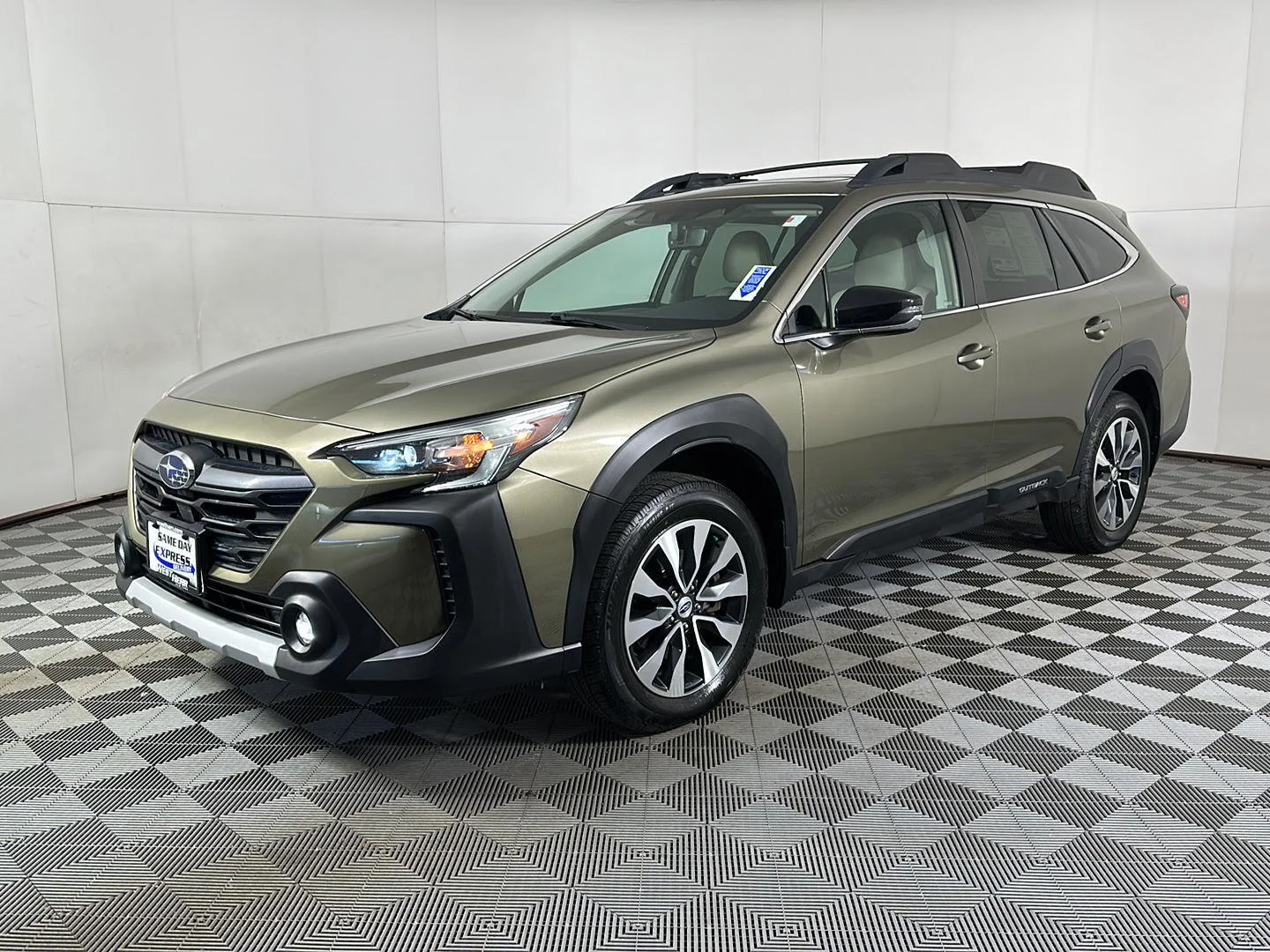Used 2023 Autumn Green Metallic Subaru Limited image 4