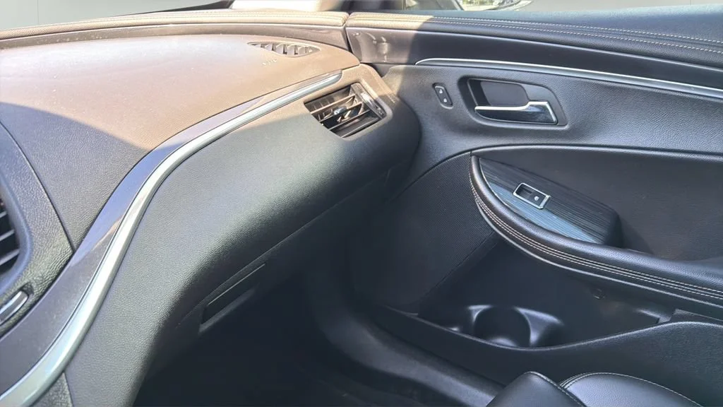 Used 2017 SUMMIT WHITE Chevrolet LT image 28